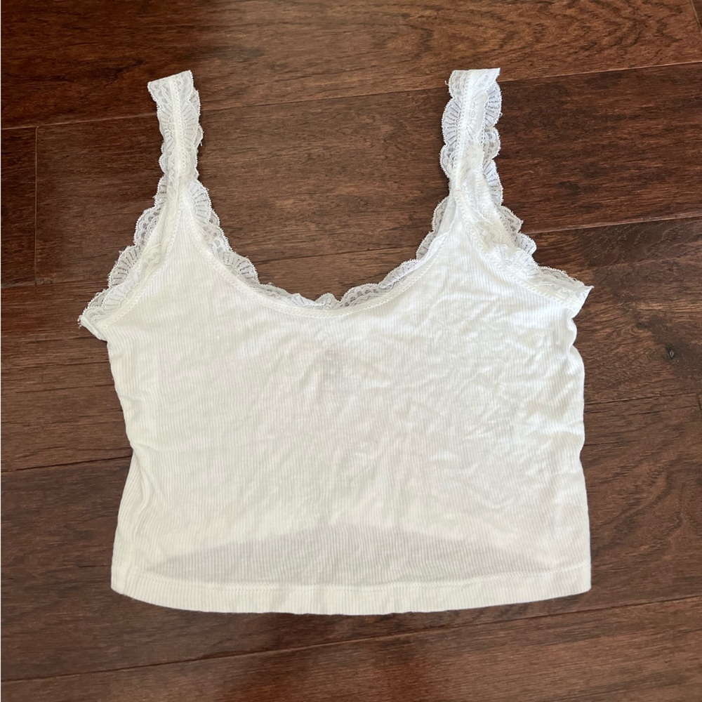 ❤️4 for $28 white lace trim cropped tank